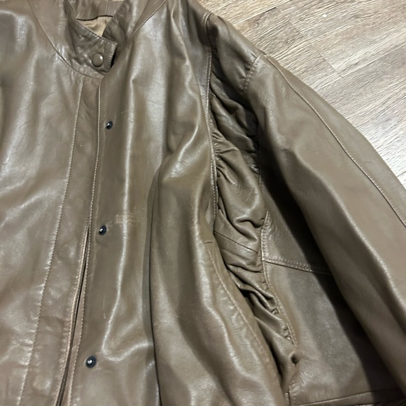 Leather jacket - Picture 3 of 6